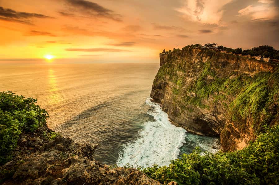 Bali Sunset: Uluwatu Temple, Kecak Dance and Jimbaran Bay - Why Uluwatu Sunset Feels Like the Main Event