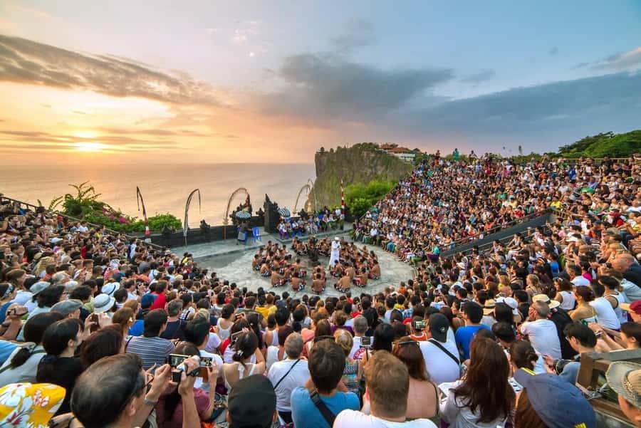 Bali: Sunset Uluwatu Temple & Kecak Fire Dance Private Tour - After the show: what the temple grounds feel like at night