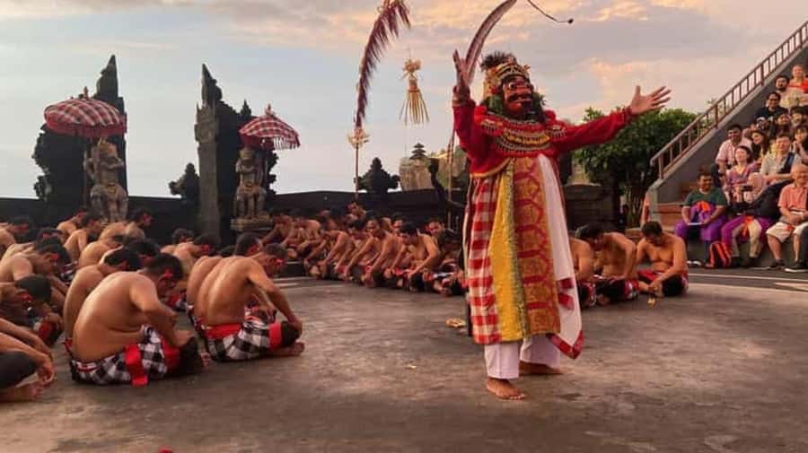 Bali: Sunset Uluwatu Temple & Kecak Fire Dance Private Tour - Getting there smoothly: pickups, road traffic, and why “skip-the-line” matters