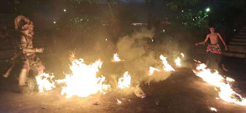 Bali: Tanah Lot Temple Sunset Kecak & Fire Dance Show Ticket - FAQ