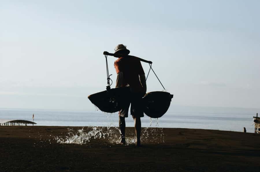 Bali: Traditional Villages, Salt Farm & Tirta Gangga Tour - Kusamba Salt Farm: Outdoors, Sun, and the Work Behind the Salt