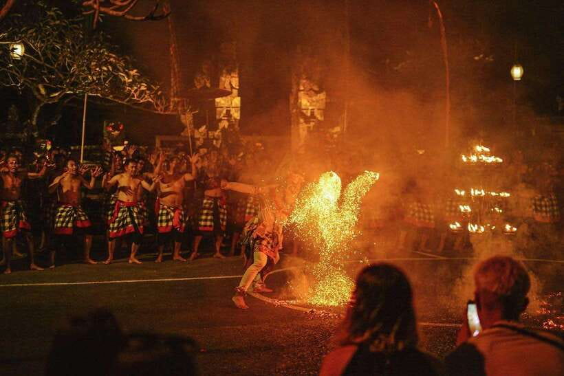 Bali: Ubud Kecak and Fire Dance Show Tickets - Ramayana storytelling, plus the dalang pacing