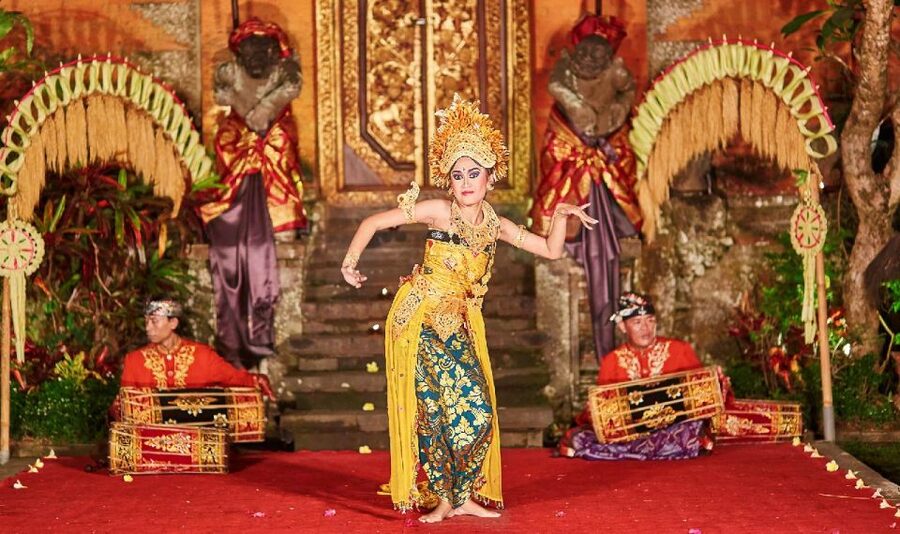 Bali: Ubud Palace Legong Dance Show Ticket - The show format: what 90 minutes feels like
