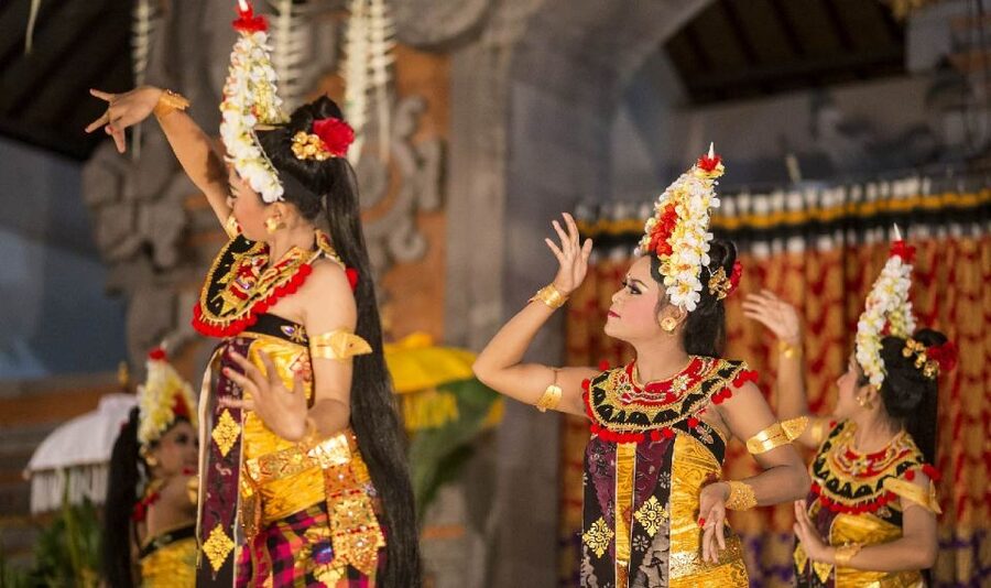 Bali: Ubud Palace Legong Dance Show Ticket - Language and story notes: how to follow along without stress