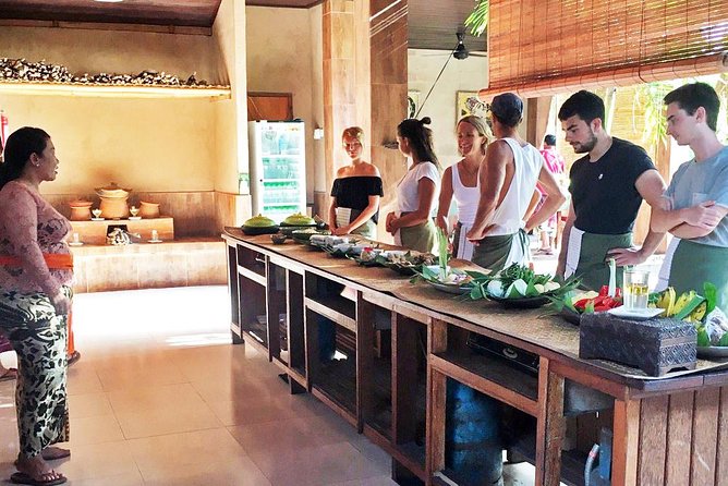 Bali Ubud Paon Cooking Class - Paon Bali Cooking Class at Wayan’s place: how the class feels in real time
