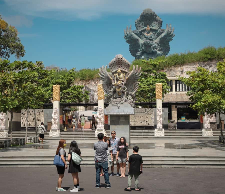 Bali Uluwatu: Garuda Wisnu Kencana Entrance Ticket - The included drink and small “day at the park” perks