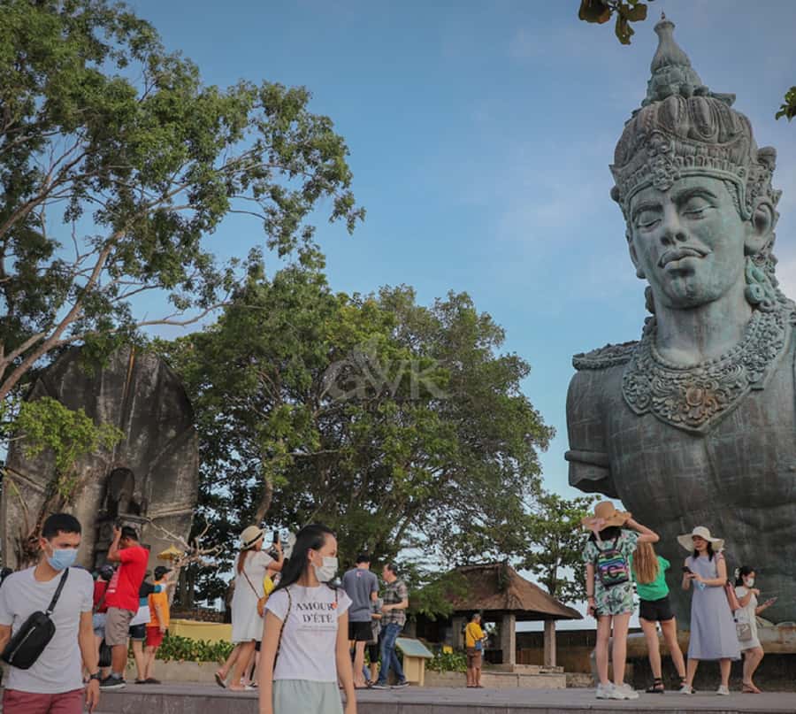 Bali Uluwatu: Garuda Wisnu Kencana Entrance Ticket - Weather planning: sun, heat, and occasional rain