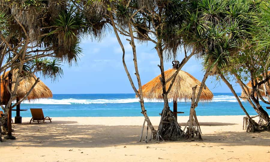 Bali: Uluwatu Temple, GWK, and Padang Beach Full-Day Tour - Water Blow in Nusa Dua: dramatic limestone waves with a rule