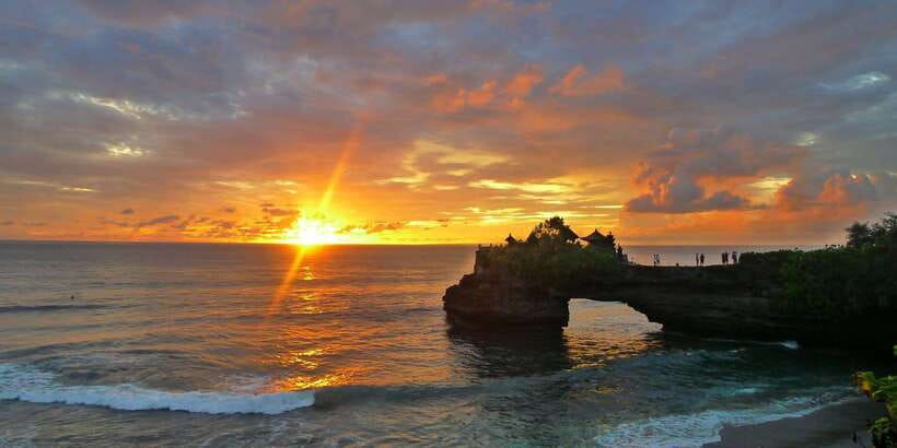 Bali UNESCO Sites: Private Guided Full-Day Tour - Ulun Danu Beratan on Lake Beratan: Dewi Danu and mirror-like water views