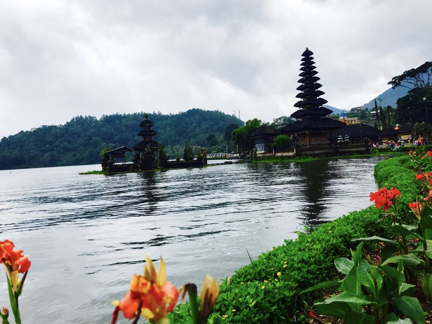 Bali UNESCO Sites: Private Guided Full-Day Tour - Handara Gate: photo time in Bedugul, with crowds and waiting