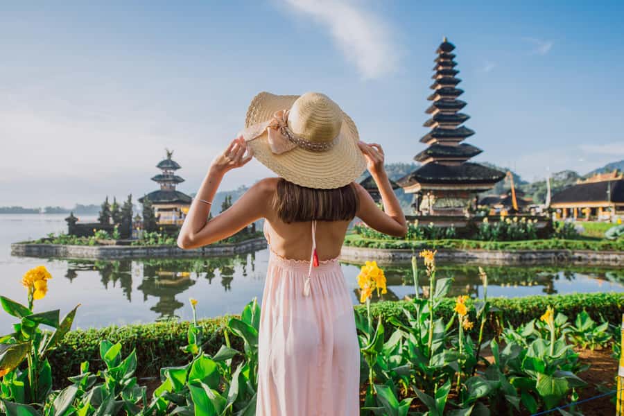 Bali: Water Temple, Waterfalls and Unesco Rice Terrace Tour - Ulun Danu Beratan Temple: Lake Bratan Views and Sarong Rules