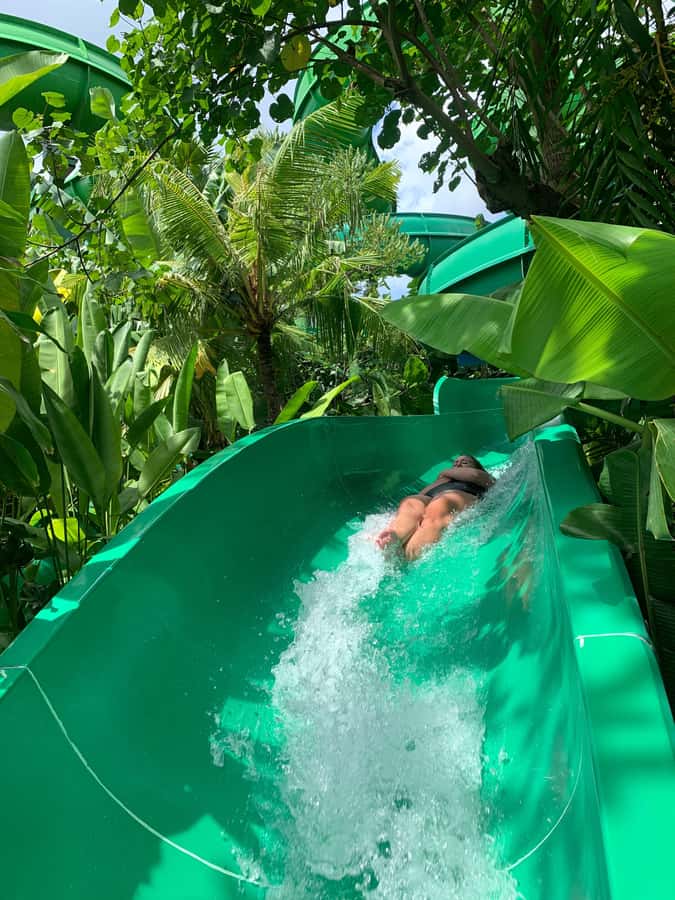 Bali: Waterbom Bali Entrance Ticket - Food, swim-up bars, and paying with wristbands