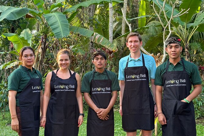 Balinese Authentic Cooking Class in Ubud - The cooking lesson: Lesung grinding and technique you can repeat