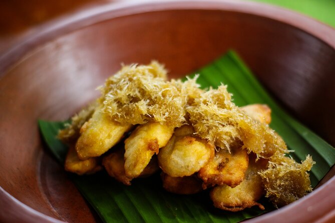 Balinese Vegan Cooking Class with Fresh Harvesting & Garden Tour - The Setting and Views: Eating With Hills and Mount Agung Nearby