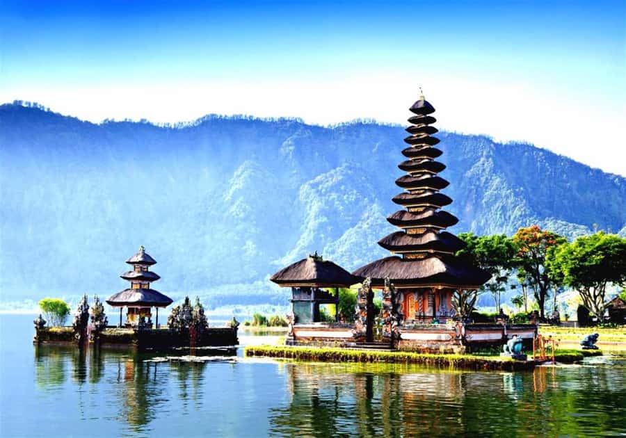 Banyumala Waterfall Trek, Bedugul and Lake Beratan Tour - Pura Ulun Danu Bratan on Lake Beratan: Temple Details Plus Big Views