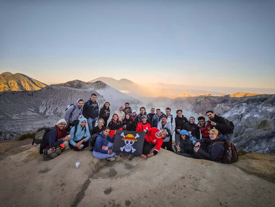 Banyuwangi/Bali: Ijen Volcano Midnight Blue Fire Guided Tour - Crater Access After July 2024: How You Get Blue Fire Under New Rules