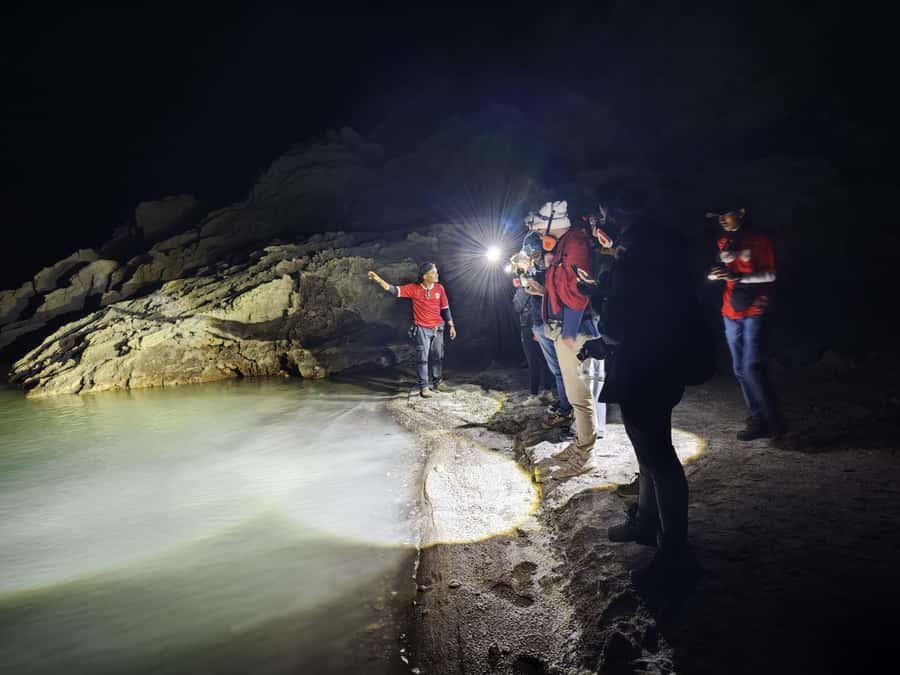 Banyuwangi/Bali: Ijen Volcano Midnight Blue Fire Guided Tour - The Team Factor: QimQim, Safety Checks, and Crisis-Ready Support