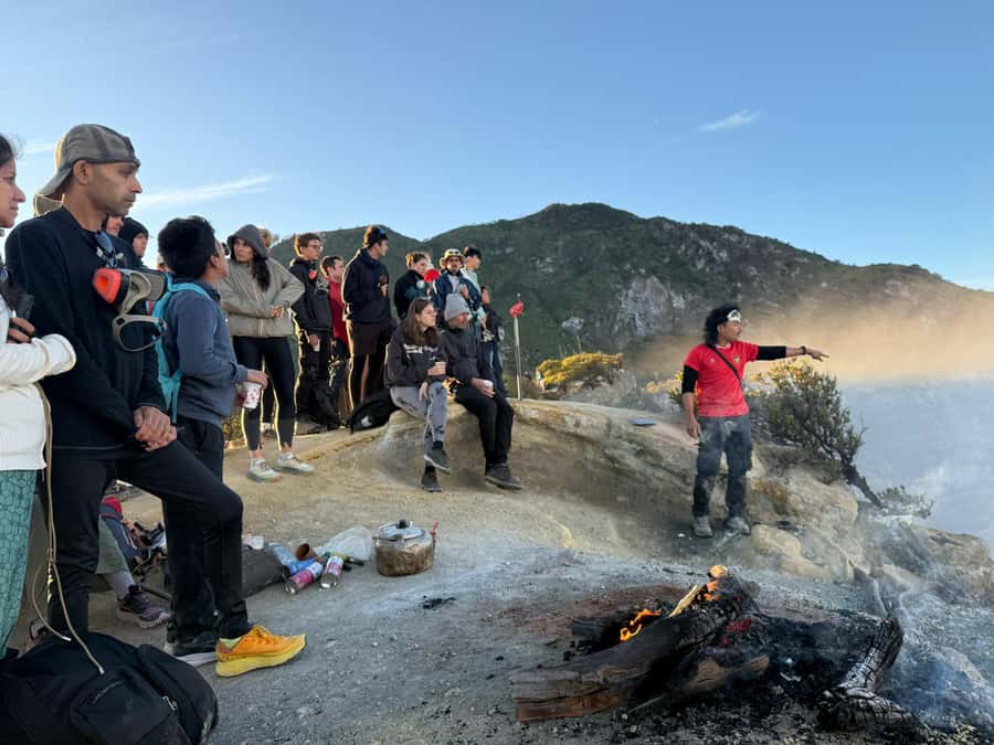 Banyuwangi/Bali: Ijen Volcano Midnight Blue Fire Guided Tour - Crowd Control: Why Being First Changes the Entire Vibe
