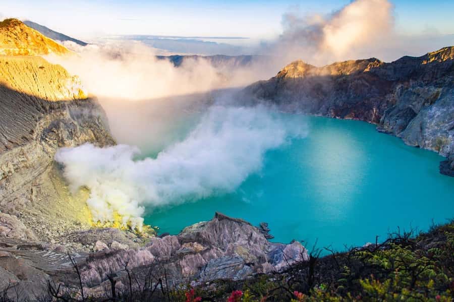 Banyuwangi : Mt Ijen Hike, Blue Fire & Panoramic Lake Guided - Crater Descent Rules After Instability: When You May or May Not Go Down