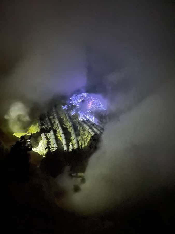 Banyuwangi : Mt Ijen Hike, Blue Fire & Panoramic Lake Guided - Sulfur Miners and Volcanic Activity: The Part That Gives the Trip Meaning