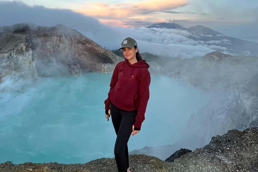Banyuwangi: Mt. Ijen Sunrise Hike with Pickup & Health Check - Midnight pickup and the van ride toward Ijen Volcano
