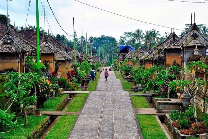 Besakih Temple Tour - Traditional Bali Village - All Inclusive - Tukad Cepung Waterfall, the cave walk, and photo timing