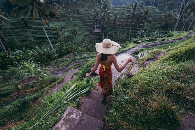 Best of Bali Waterfalls: Tibumana, Tukad Cepung and Tegenungan - Stop 3: Tegenungan Waterfall, the biggest drop and the easiest crowd-pleaser
