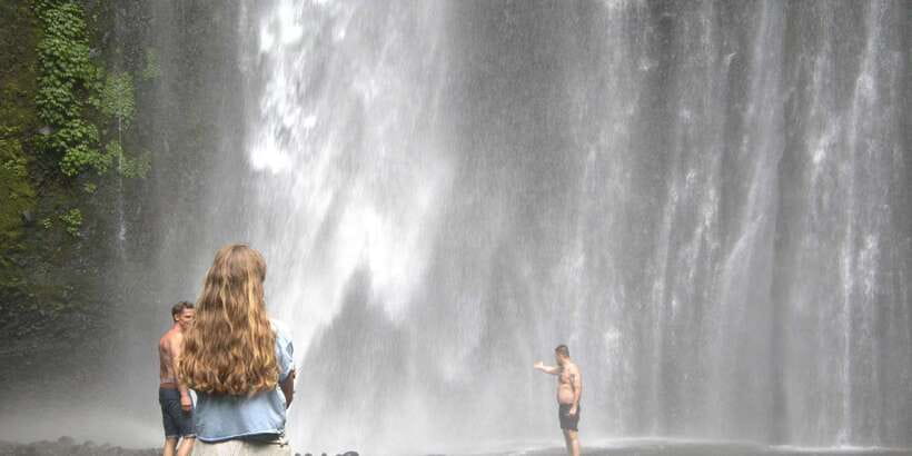 Best of Lombok: Tribe Villages, Traditions & Waterfalls - Strawberry Picking and Local Produce Breaks