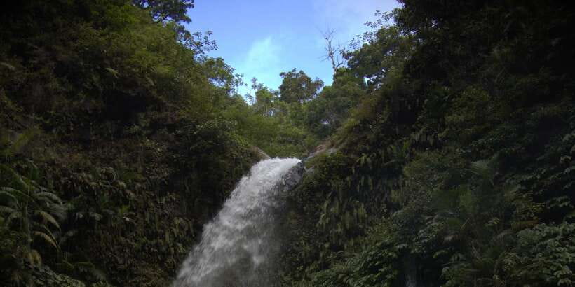 Best of Lombok: Tribe Villages, Traditions & Waterfalls - Getting There Comfortably: Private Car, English Guide, and Real Timing