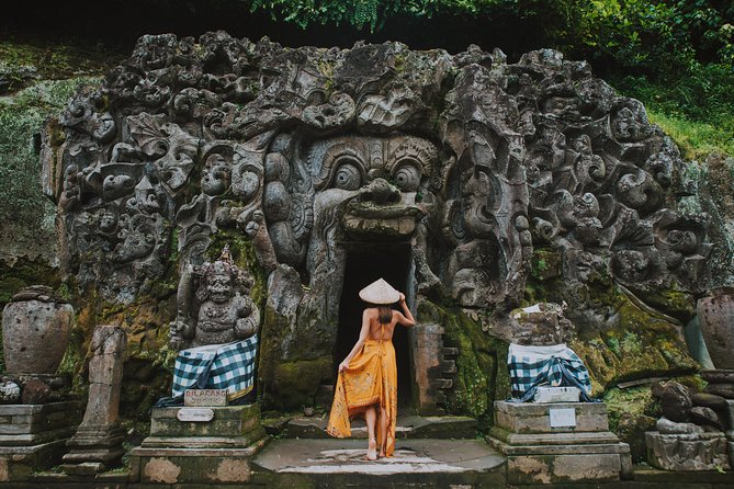 Best of Ubud Attractions: Private All-Inclusive Tour - Tegenungan Waterfall: big water, fresh air, and photo time