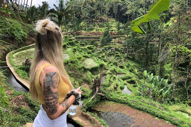 Best of Ubud Private Day Tour with All Inclusive - Stop 2: Sacred Monkey Forest Sanctuary, Temples in the Middle of It All