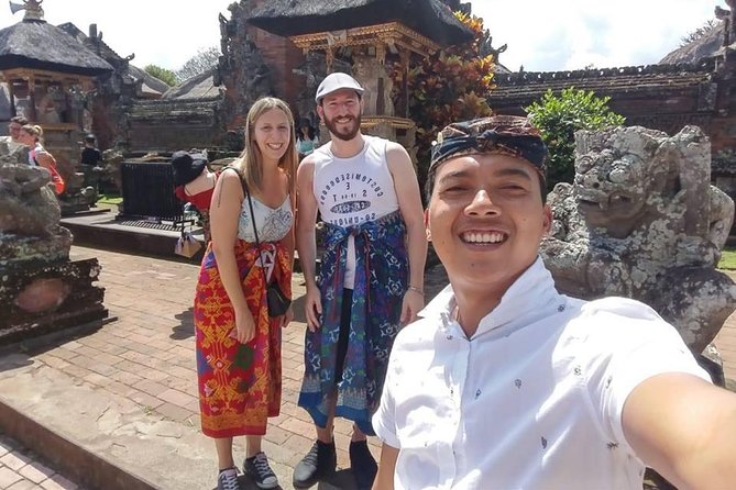 Best of Ubud Private Day Tour with All Inclusive - Stop 1: Tegenungan Waterfall, the Cool-Down Start