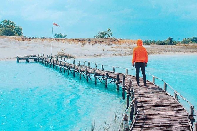 Bintan Sand Dunes and Blue Lakes Half-Day Tour with Lunch - Lunch: seafood set menu at a local kelong restaurant