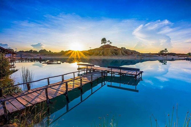 Bintan Sand Dunes & Blue Lakes Tour with Lunch - Kelong seafood lunch: overwater dining without the hassle