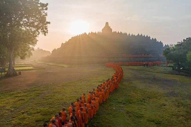 Borobudur Climb To The Top, Prambanan Temple And Ramayana Ballet - The Borobudur priority climb: what you should expect at the top