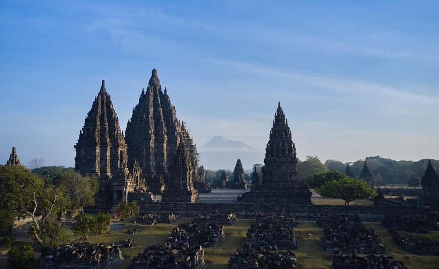 Borobudur Climb Top, Prambanan with Guide, Ticket Include - Mendhut Vihara stop: the 190-year-old Bodhi tree and the Sal tree legend