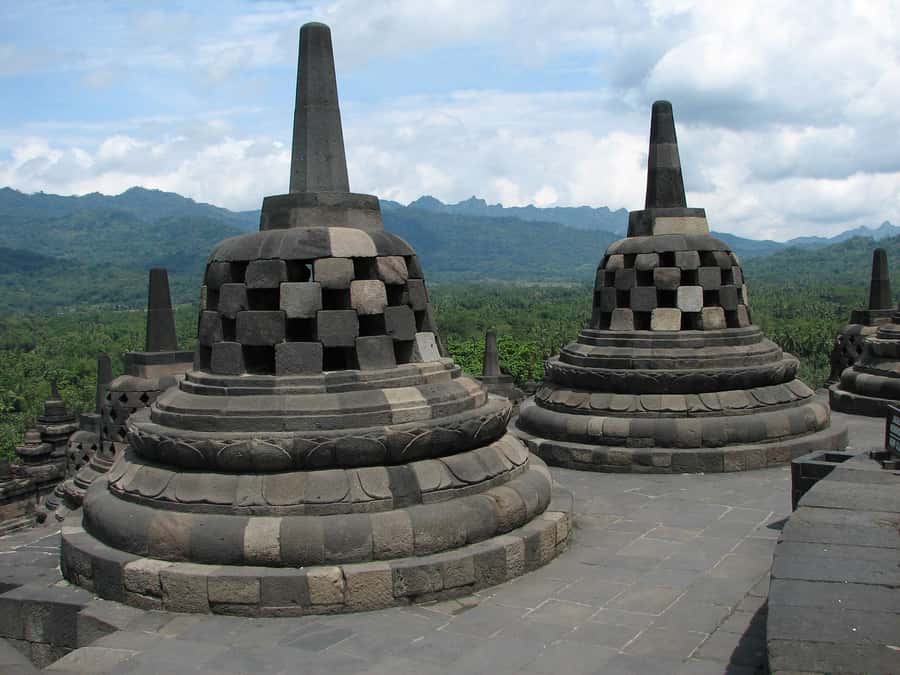 Borobudur Climb Top, Prambanan with Guide, Ticket Include - Practical tips for a smoother temple day in Java