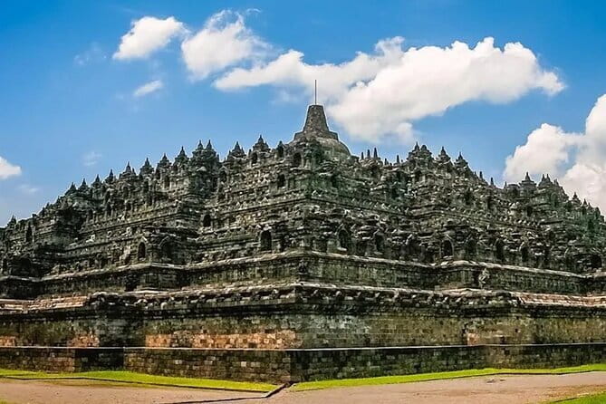 Borobudur Climb Up and Selogriyo Temple Rice Terraces Trekking - Why This Day in Yogyakarta Feels Different Than Standard Tours