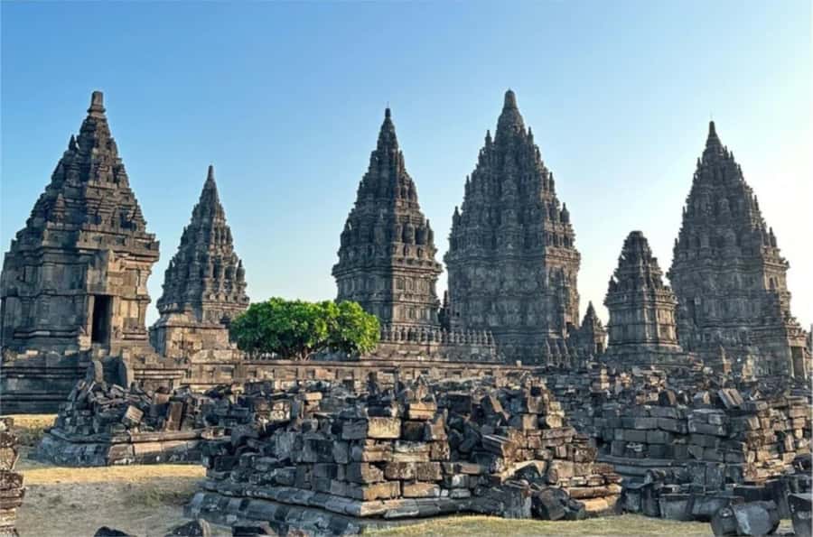 Borobudur Sunrise (Climb-up Guarantee) & Prambanan Day Tour - Kota Magelang Break Time: A Reset Before the Main Temples