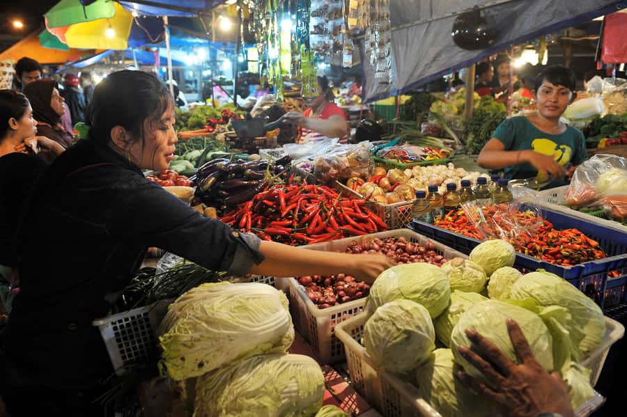 Denpasar: Night Street Food Walking Tour - Your First Stops: Photo Moment and Street-Food Rhythm