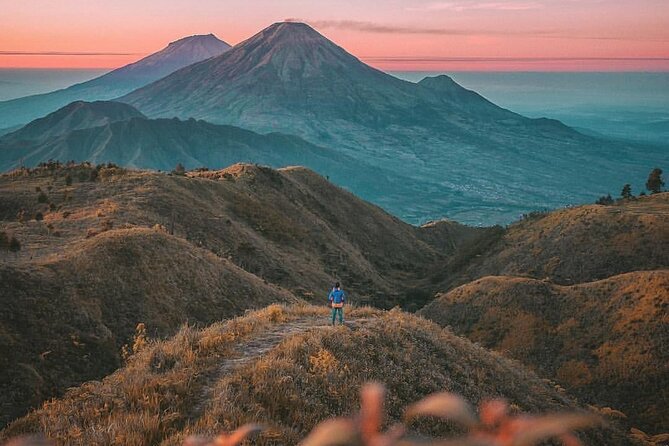 Dieng Plateau with Sikunir Sunrise Full-Day Tour - Sikunir Mountain at Sunrise: The Short Walk That Pays Off