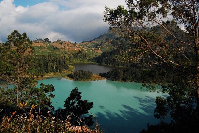 Dieng Plateau with Sikunir Sunrise Full-Day Tour - Batu Ratapan Angin and Telaga Warna: Chasing Color-Changing Water