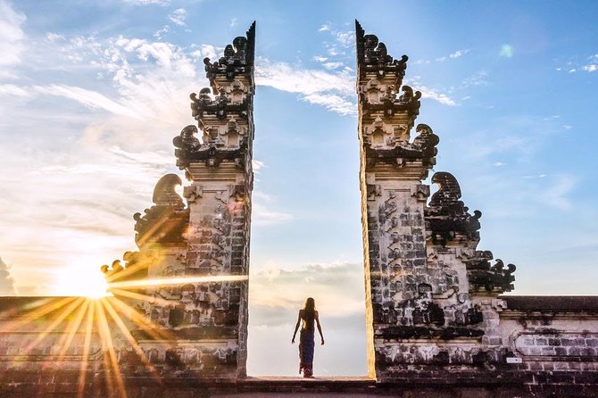 East Bali Tour: Gate of Heaven, Water Palace, Sleeping Gajah - Private car comfort: Toyota Innova, air-conditioning, and a 10-hour pace
