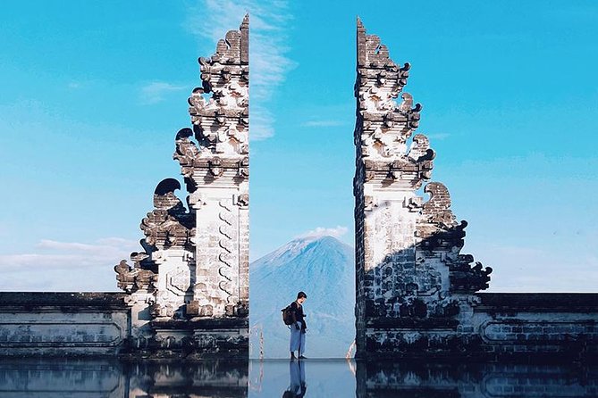 East Bali Tour: Lempuyang Temple - Gate of Heaven, Tirta Gangga, Virgin Beach - Tirta Gangga Water Garden in the rice fields of Rejasa