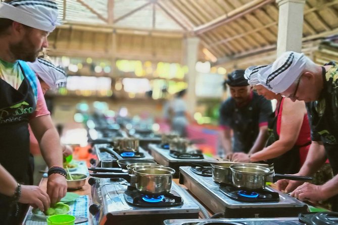 Exclusive Authentic Balinese Cooking Class at Family home - Key things I’d circle in the booking notes