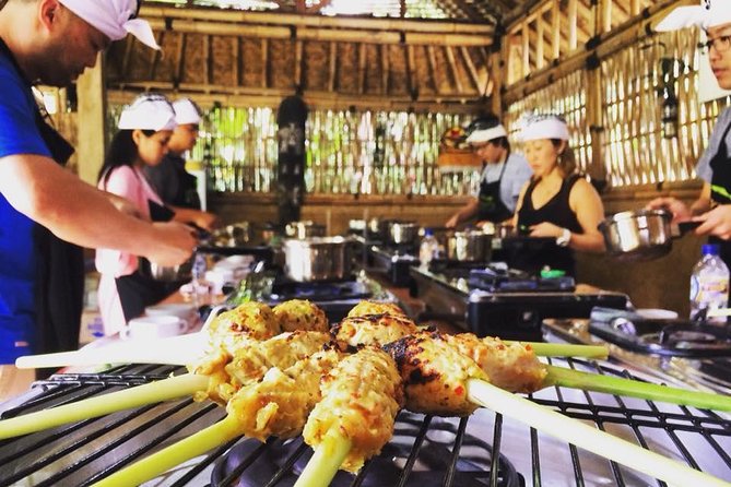 Exclusive Authentic Balinese Cooking Class at Family home - Stop 1, Payangan Traditional Farmer Market: the ingredient lesson you can taste