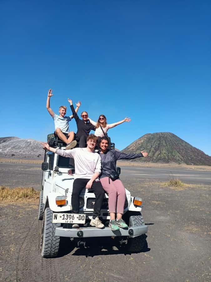 Explore Bromo and Ijen Crater 3D/2N (Share Tour) - Day 3: The Ijen midnight trek, the lake, sulfur work, and blue fire