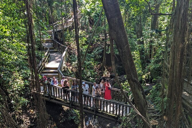 Explore Ubud Art Market, Monkey Forest and Rice Terraces - Ubud Art Market and Ubud Palace stop: souvenirs, crafts, and smart browsing