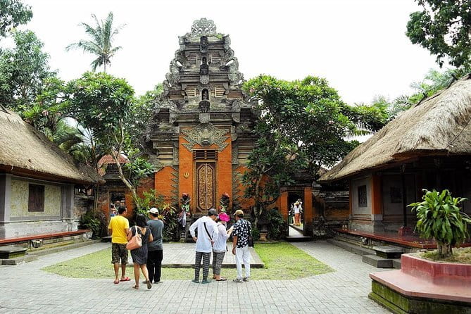 Exploring Bali in 3 Days: Discover Top Places in Bali - Day 2 across Bedugul and the west coast: temples, lakes, rice country, Tanah Lot
