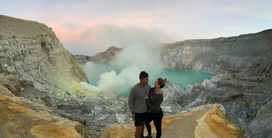 From Bali/Banyuwangi: Ijen Blue Fire Midnight Group Tour - Blue fire, sunrise, sulfur lake, and the sulfur carriers